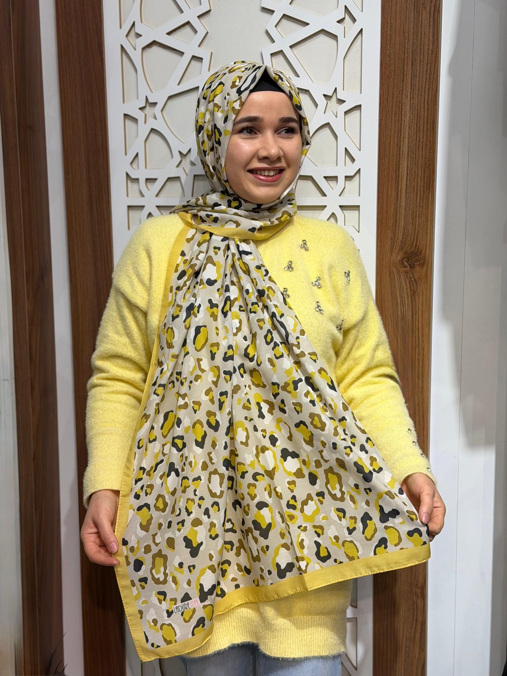 Sarı Leopar Desenli Şal