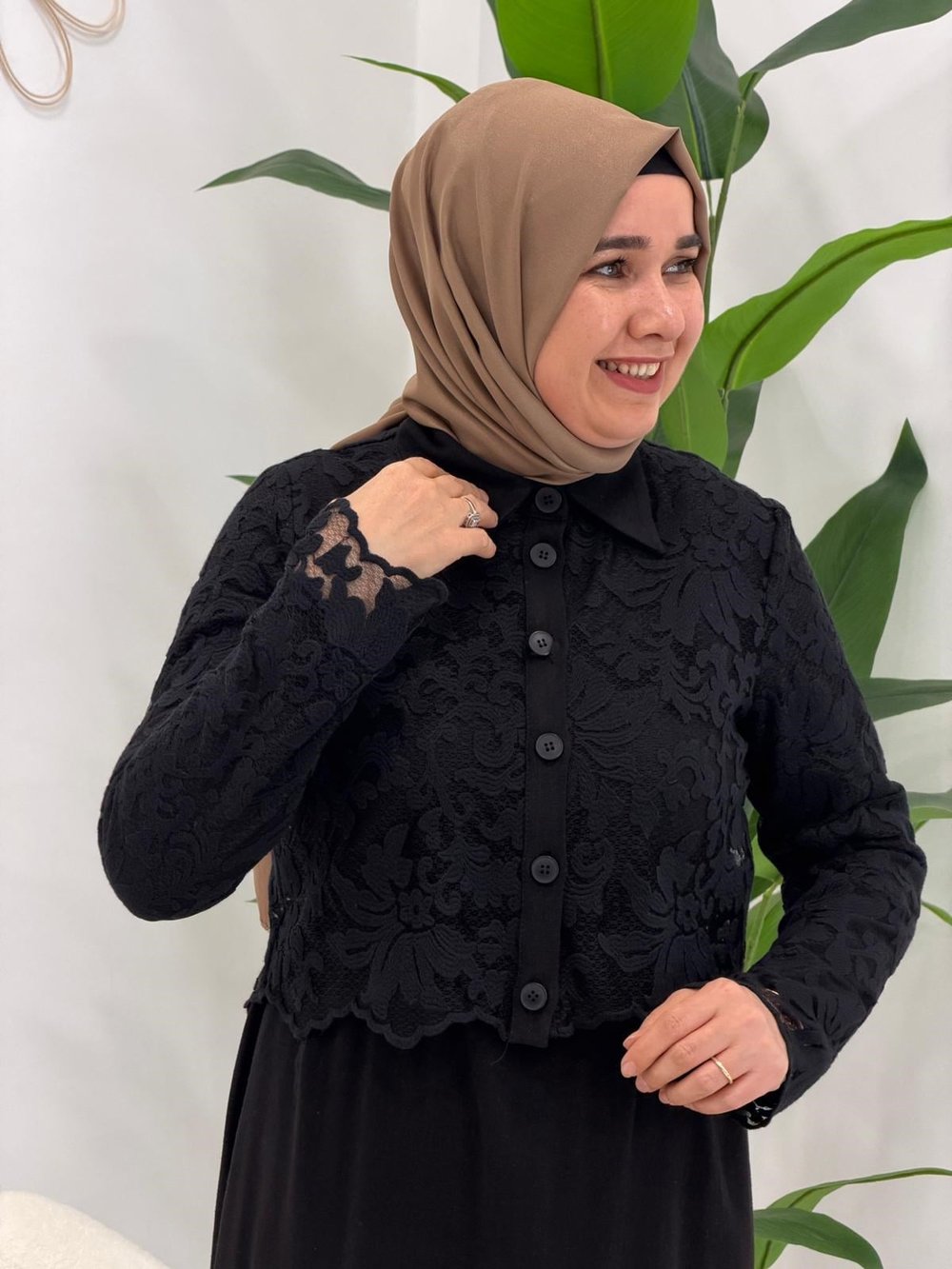 Siyah Dantel Detaylı Elbise