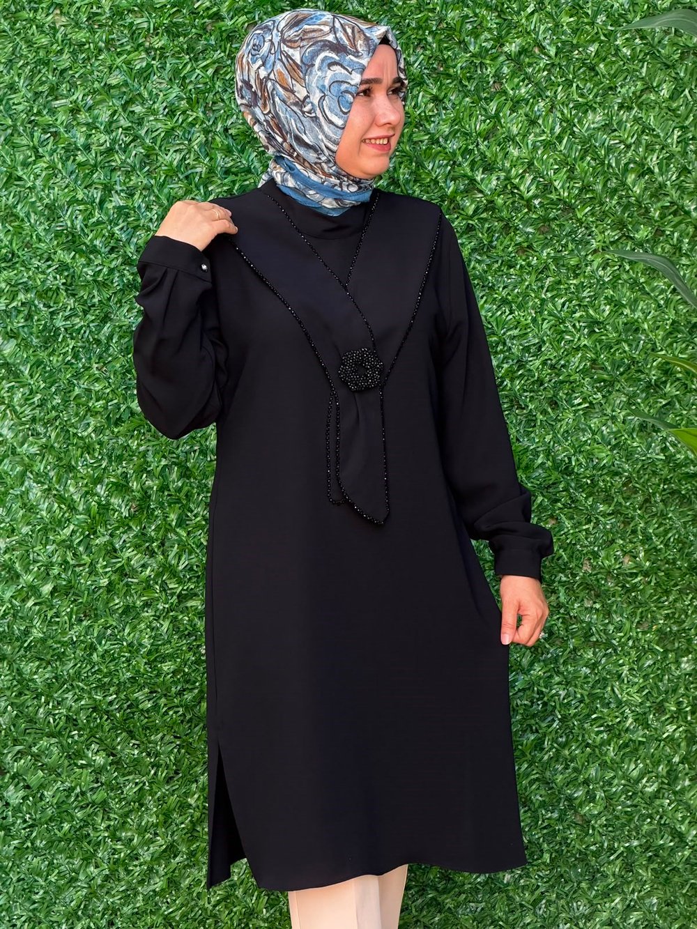 Siyah Kravatlı Tunik