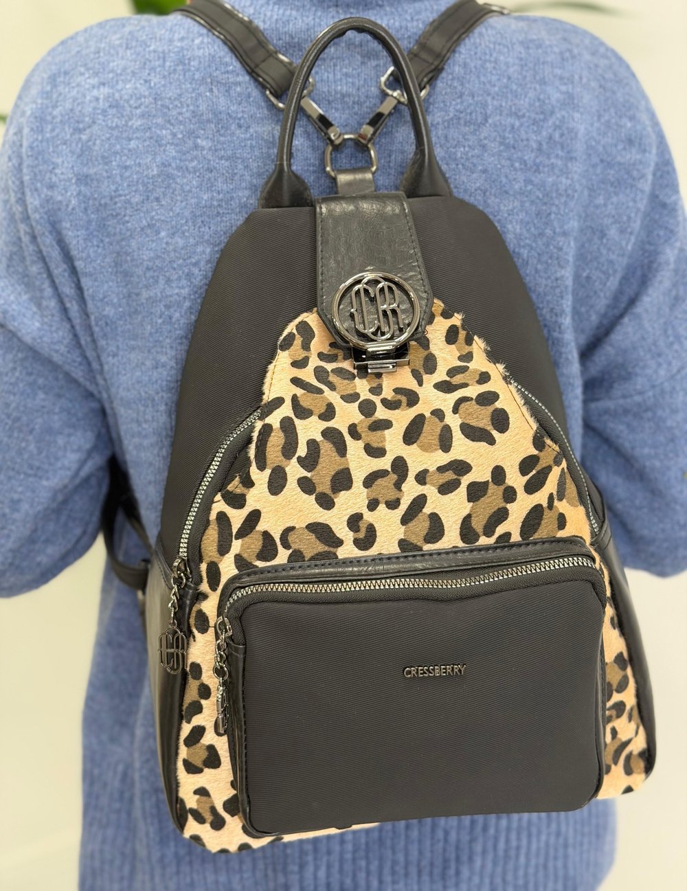 Siyah Leoparlı Sırt Çantası