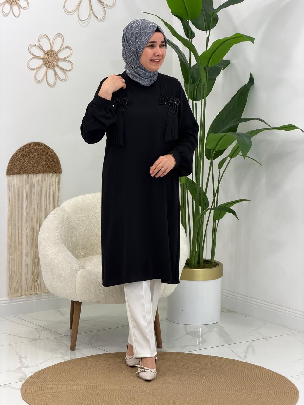 Siyah Omuz Detaylı Tunik