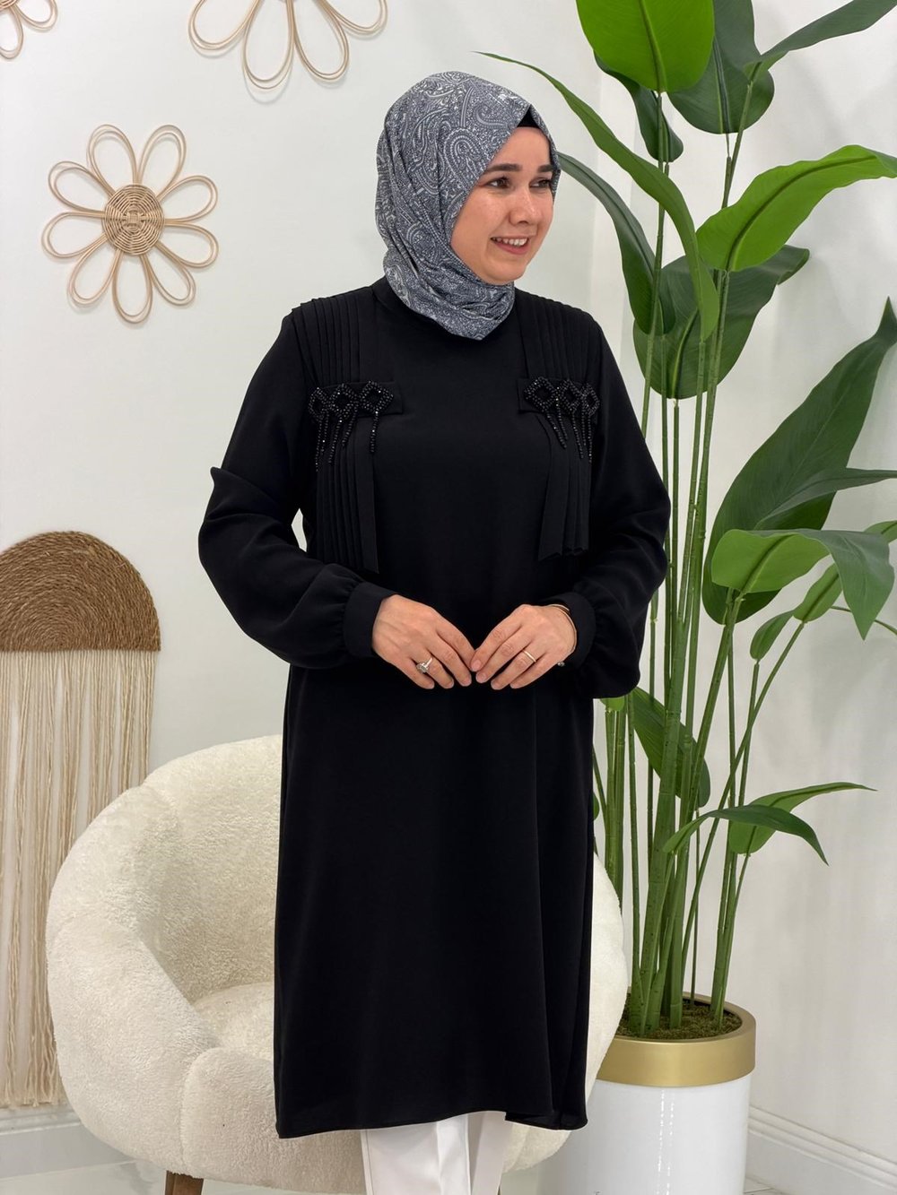 Siyah Omuz Detaylı Tunik