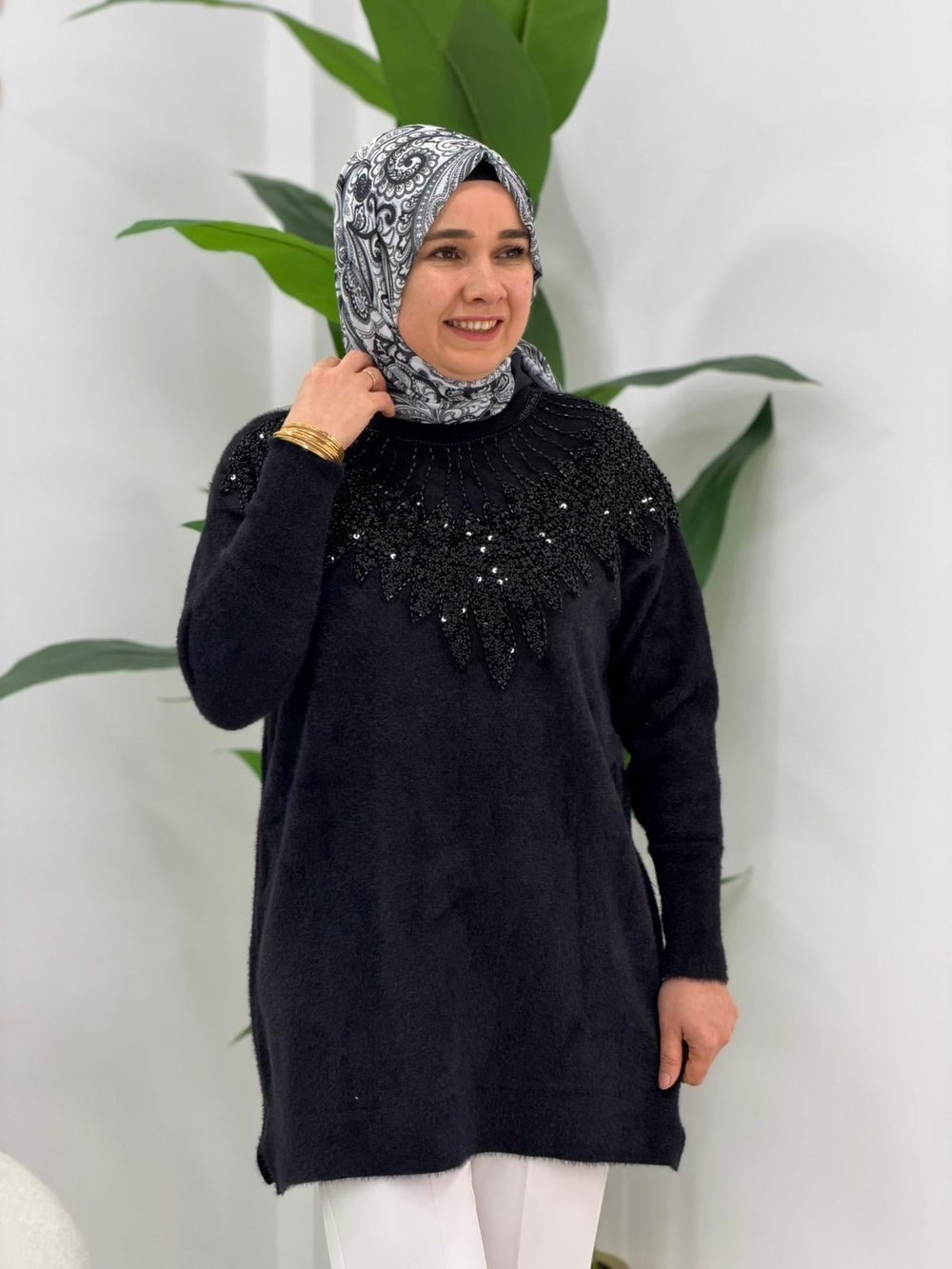 Siyah Taşlı Angora Kazak