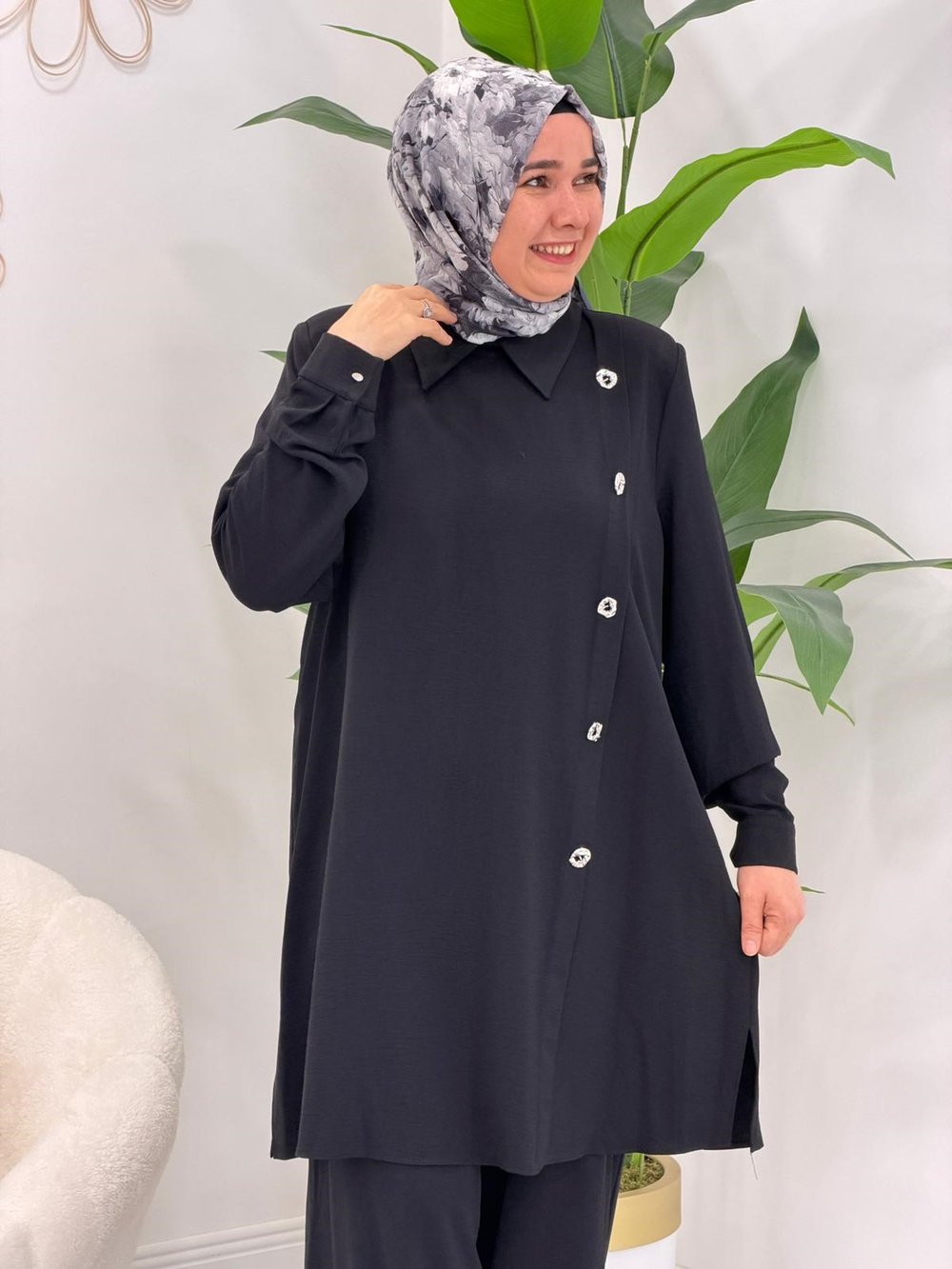 Siyah Yan Düğme Detaylı Takım