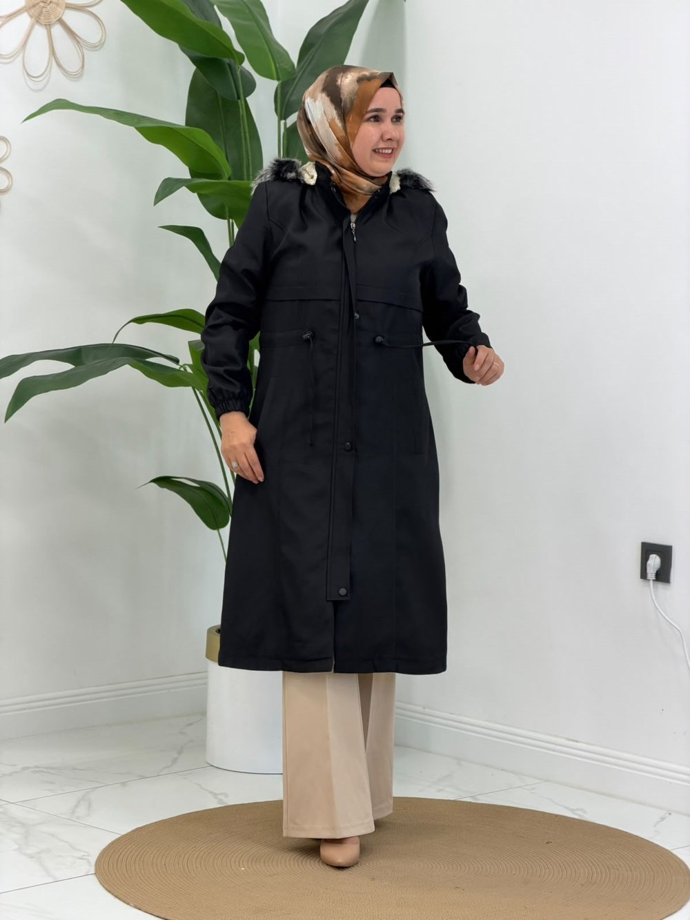 Siyah Yarım Peluş Parka 