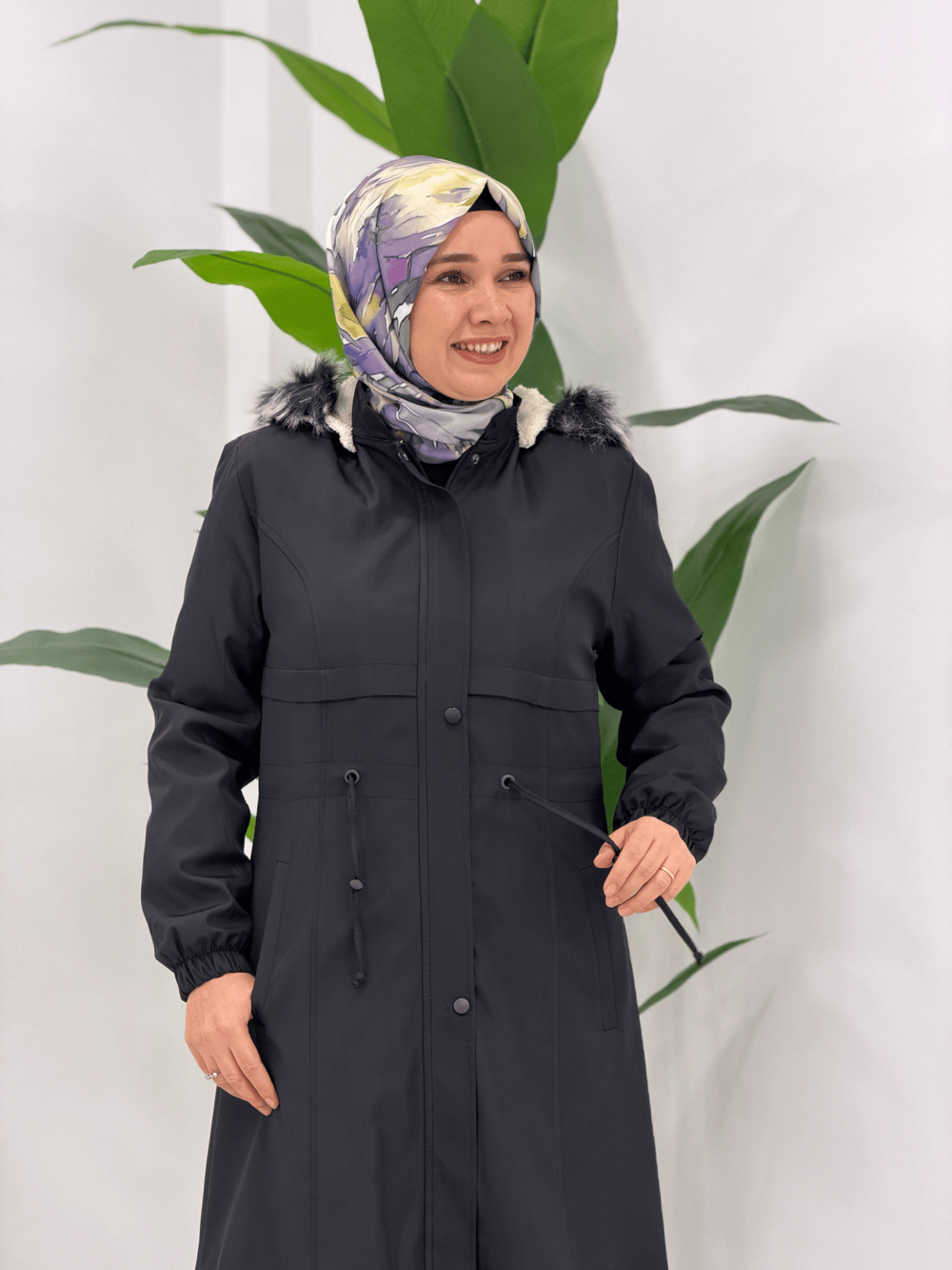 Siyah Yarım Peluş Parka 