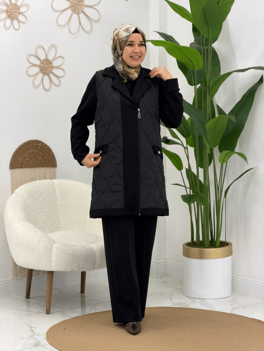 Siyah Yelekli Üçlü Takım 