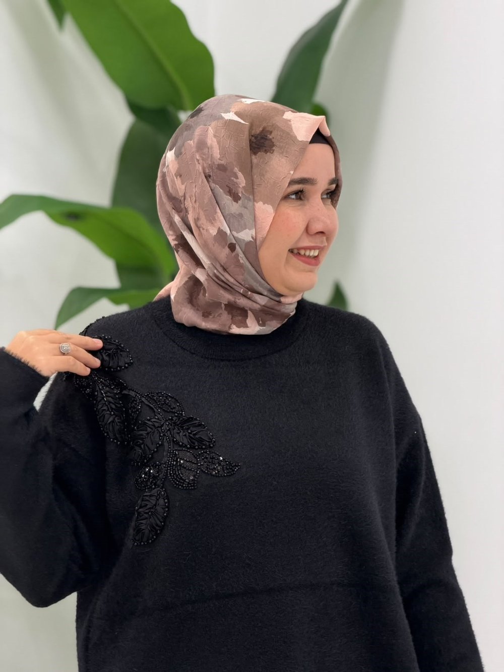 Siyah Yumoş Angora Kazak