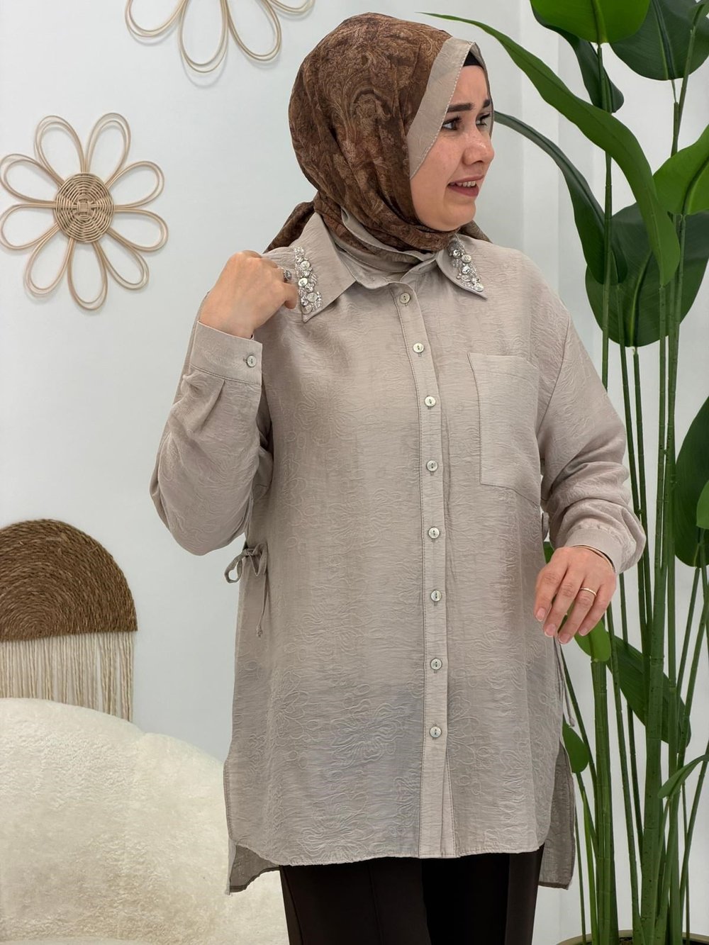 Taş Yakası Taş Detaylı Tunik