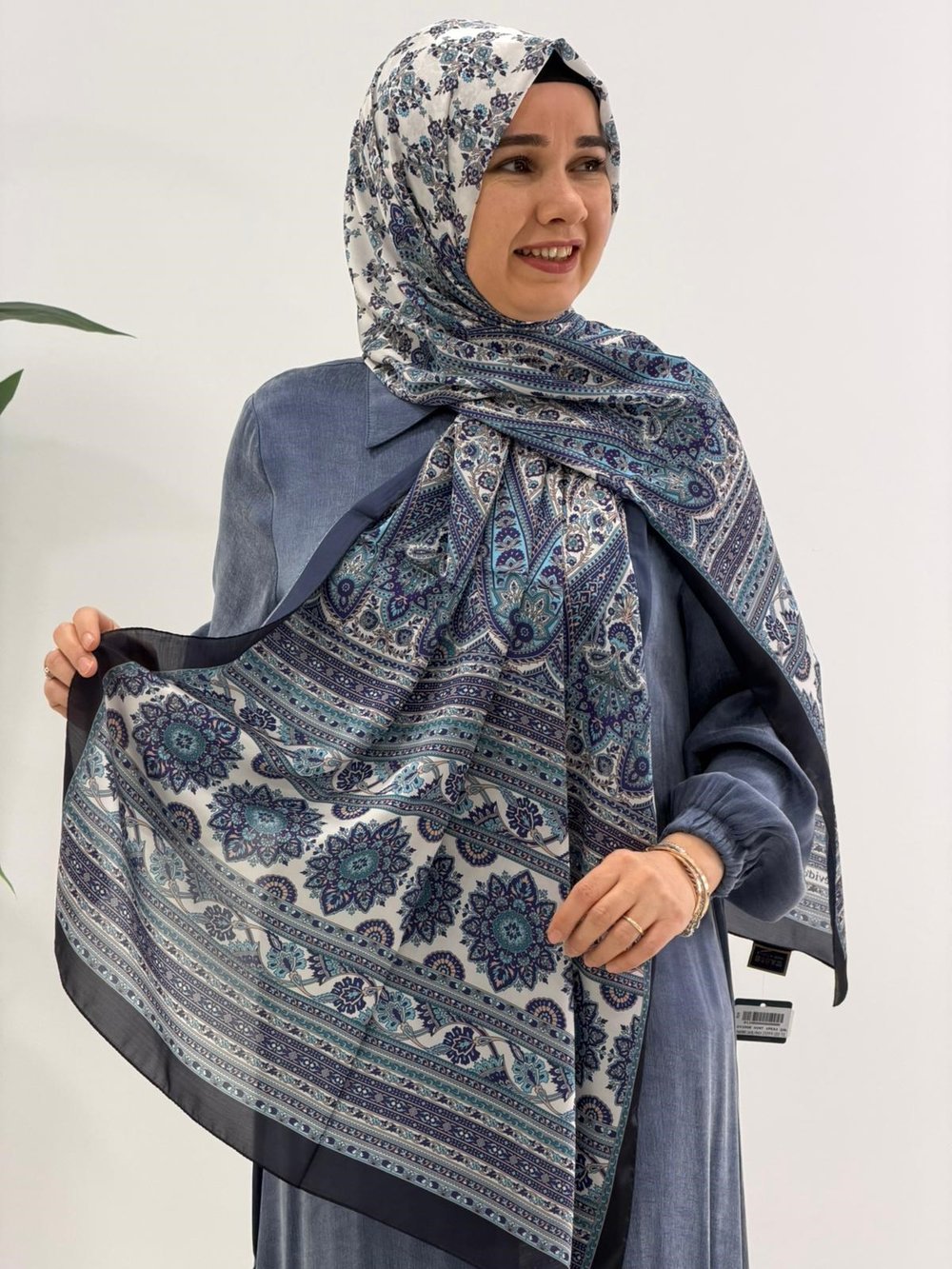 Turkuaz Desenli İpek Şal