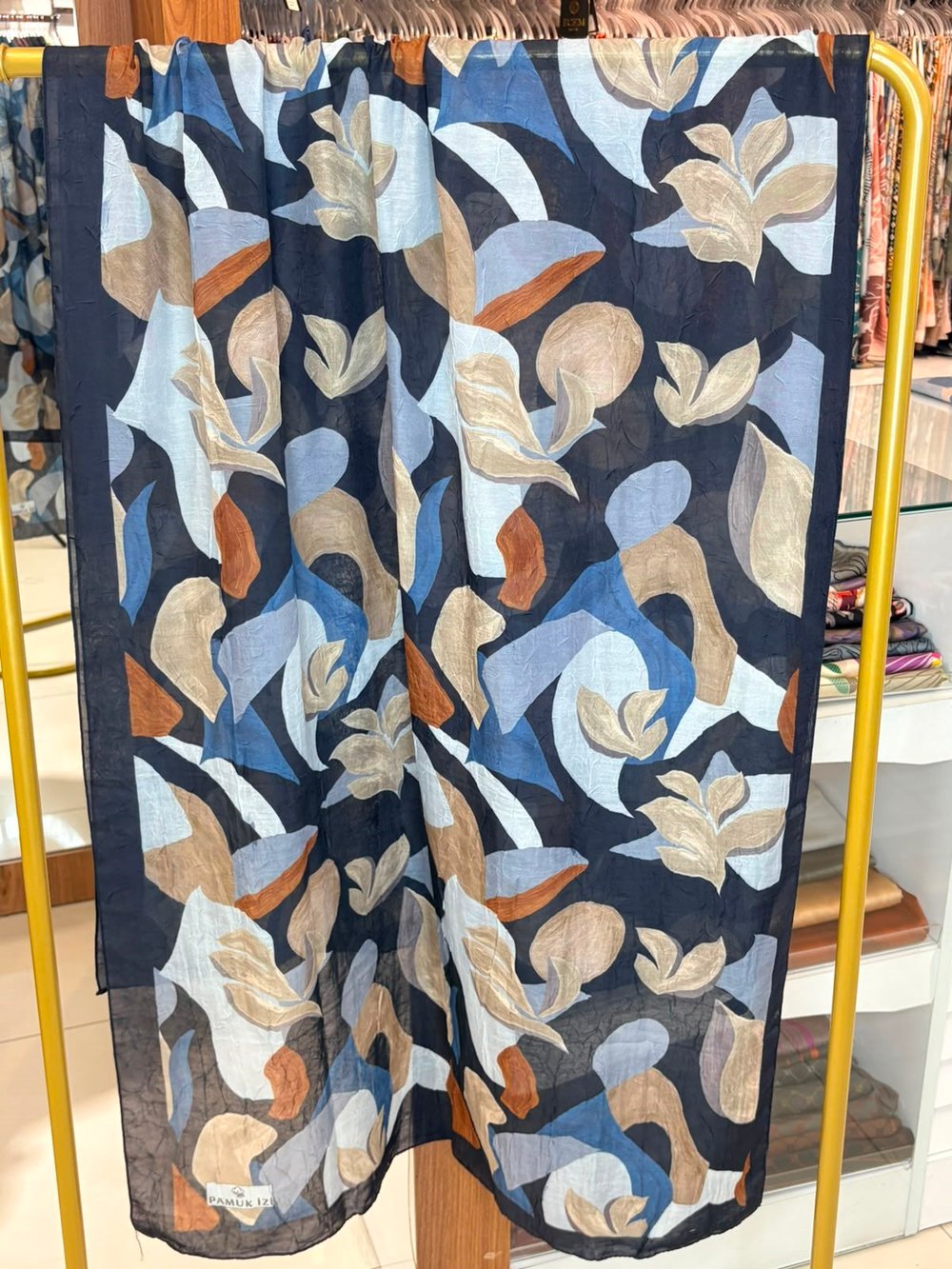 Yaprak Desenli Şal