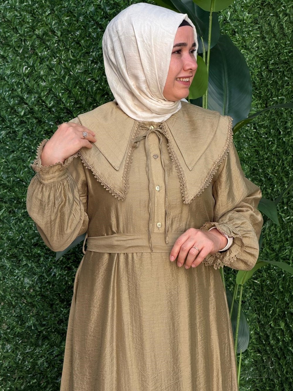 Yeşil Yaka ve Kol Detaylı Elbise