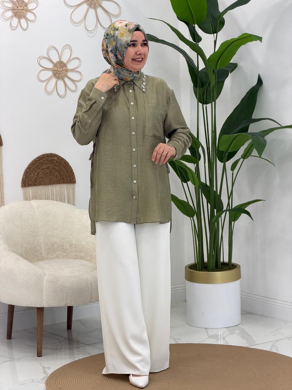 Yeşil Yakası Taş Detaylı Tunik