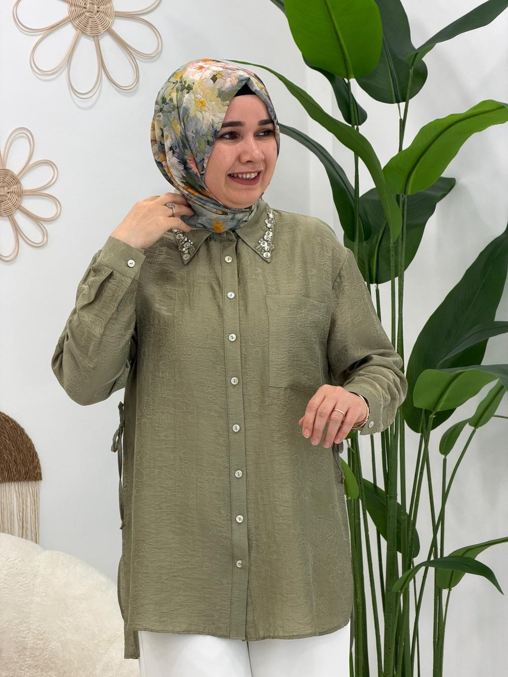 Yeşil Yakası Taş Detaylı Tunik
