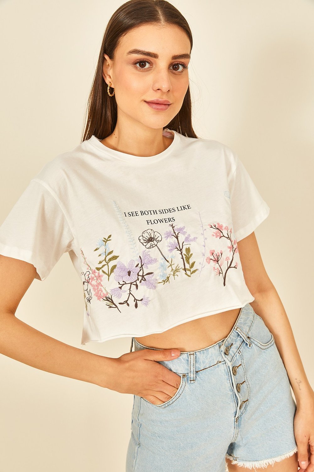 Renkli Nakışlı Crop Kadın Tişört