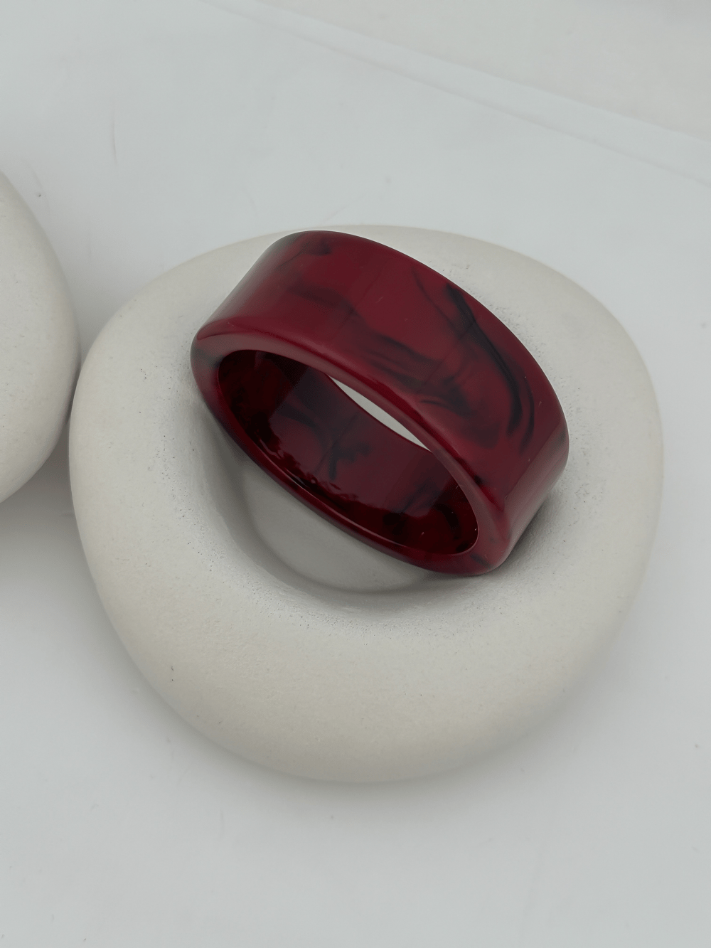 Bordo Renk Hareli Kemik Model Kelepçe Bileklik (6.7 Cm)
