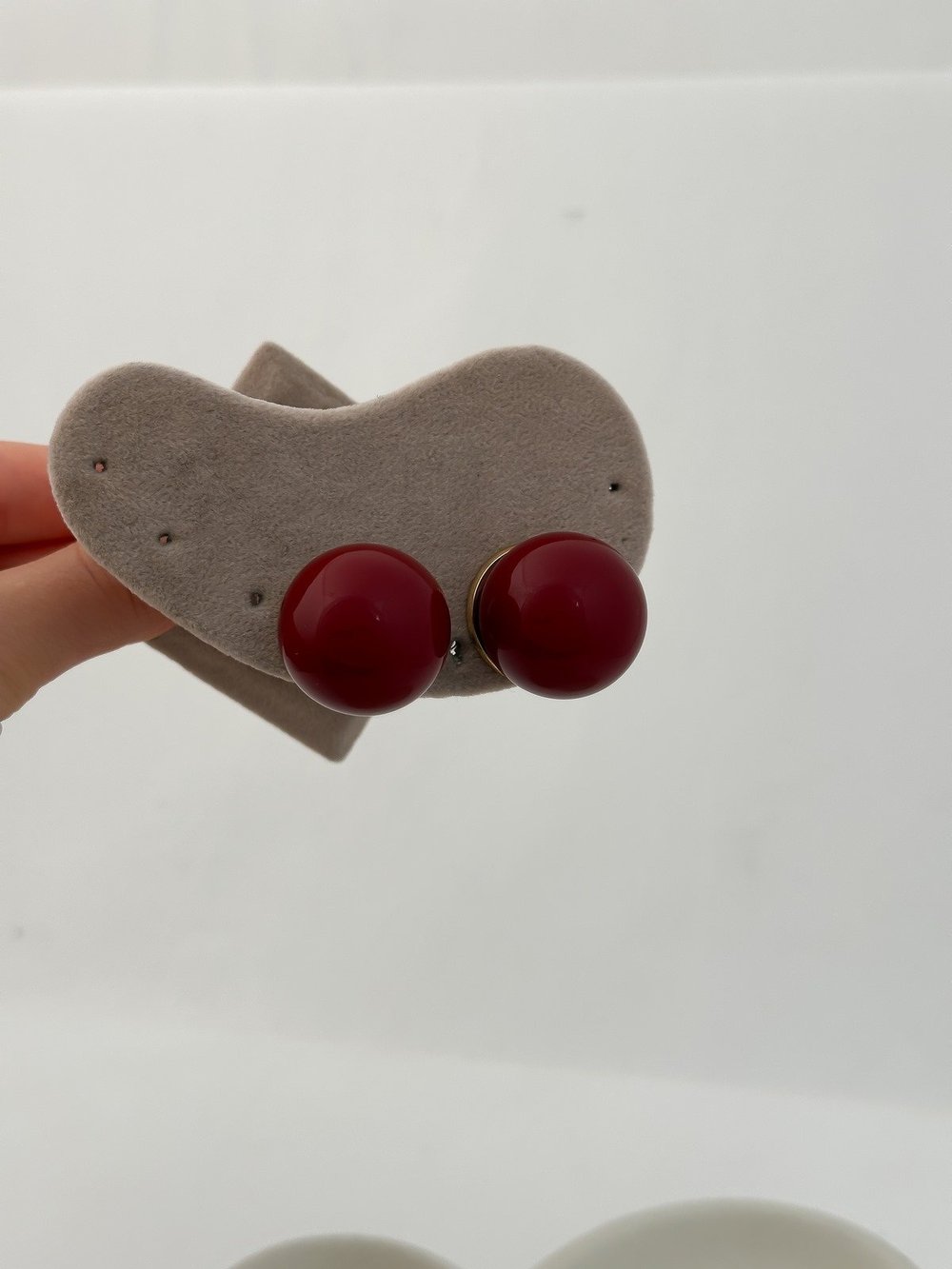 Bordo Renk Top Küpe
