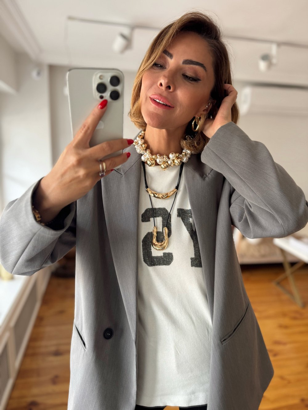 Büyüklü Küçüklü İnci ve Topçuk Model Tasarım Kolye Gold Kombini