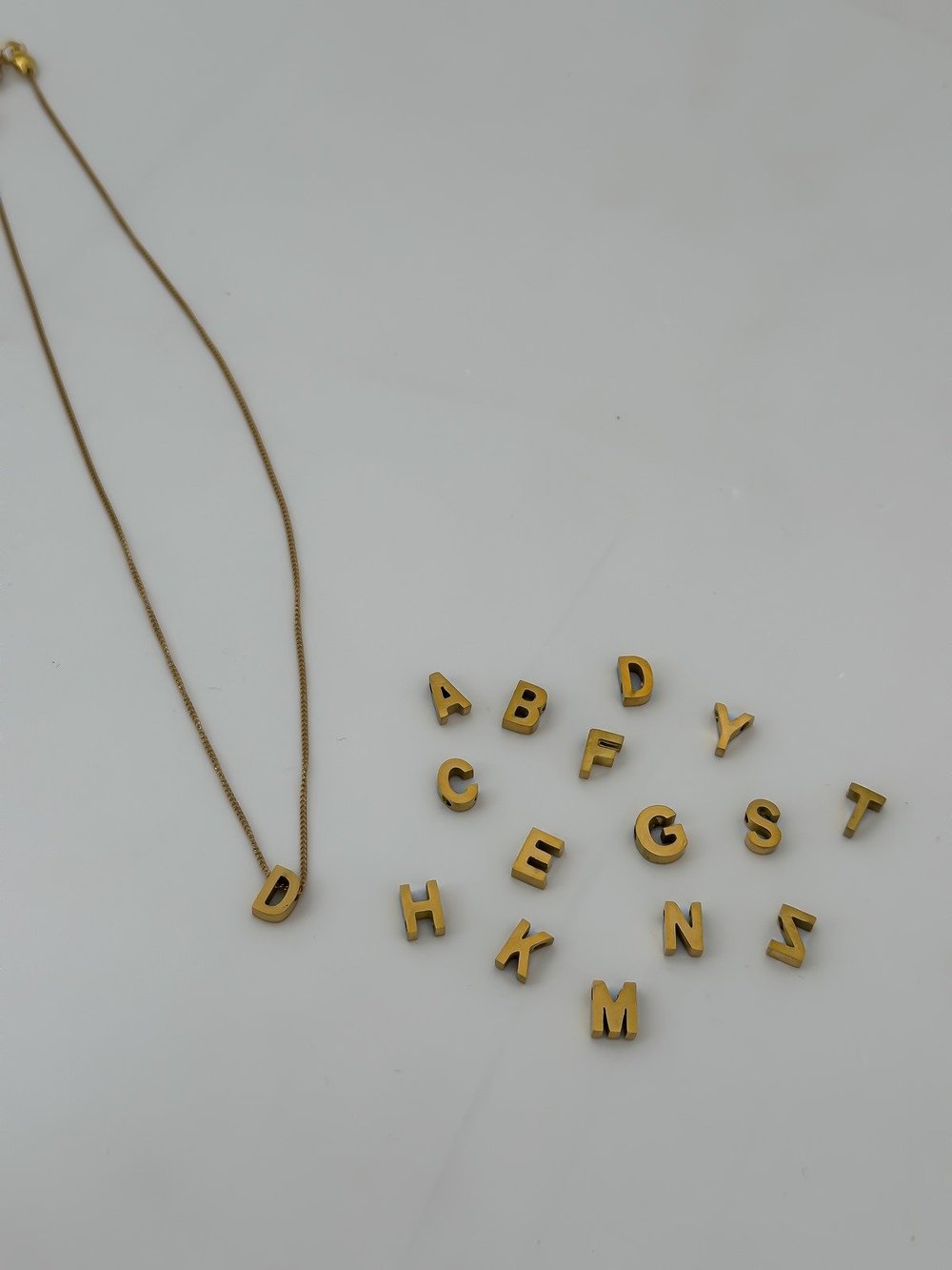 Çelik Gold Minimal 3 Boyutlu Harf Kolye (44 cm)