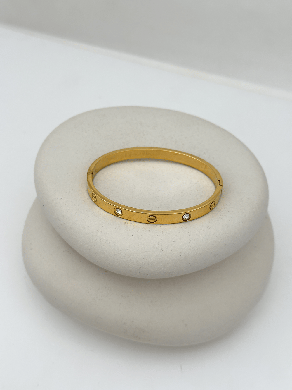 Çelik Kalın Model Taşlı Marka Kelepçe Bileklik ( İç Çap : 6 Cm )