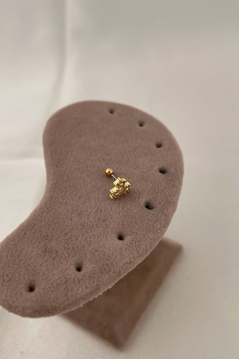 Çelik Zirkon Taşlı Üçlü Çiçek Figür Piercing