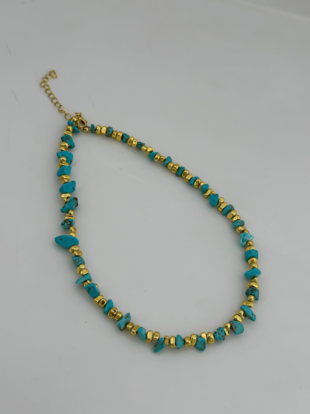 Gold Detay Kırık Firuze Taş Sıralı Kolye (45cm)