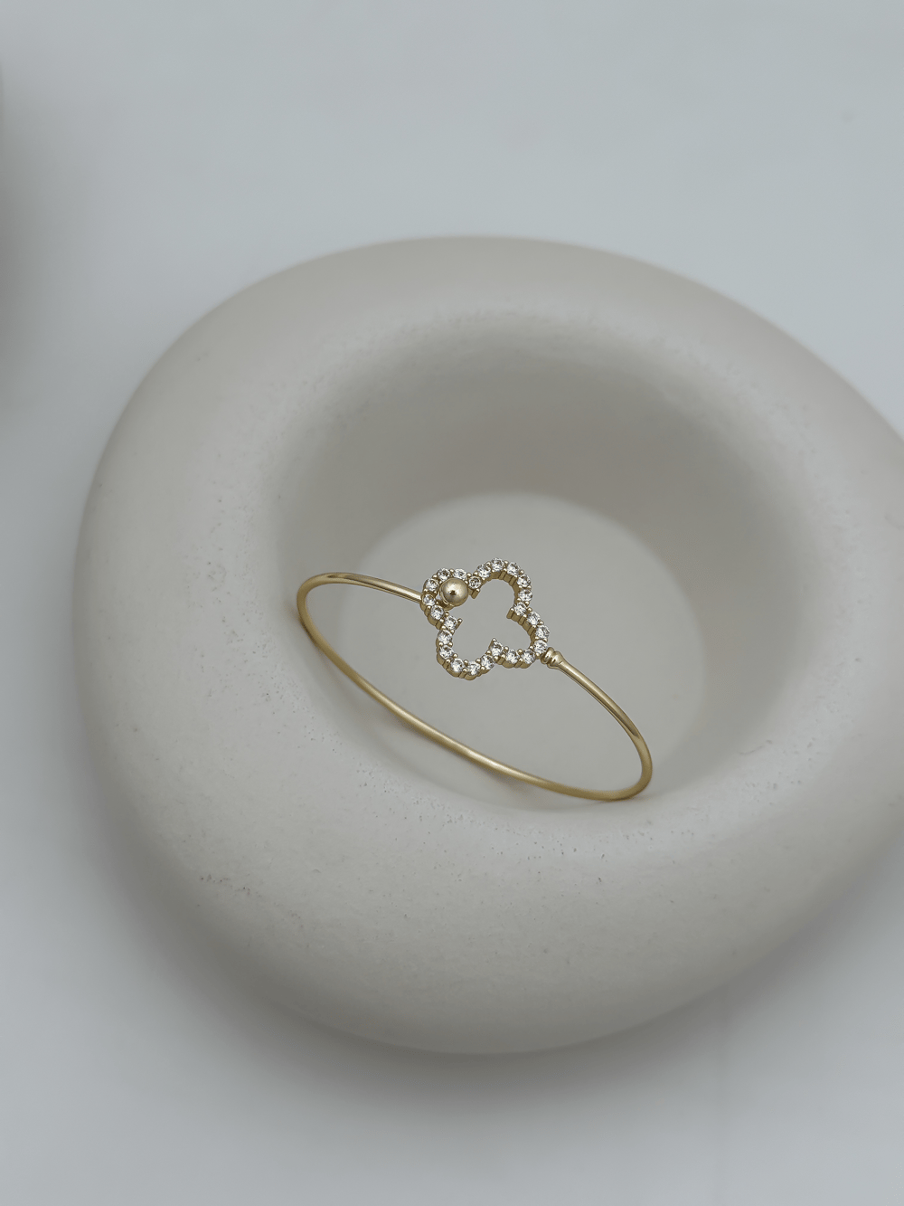 Gold Zirkon Taşlı İçi Boş Yonca Figür Kelepçe Bileklik