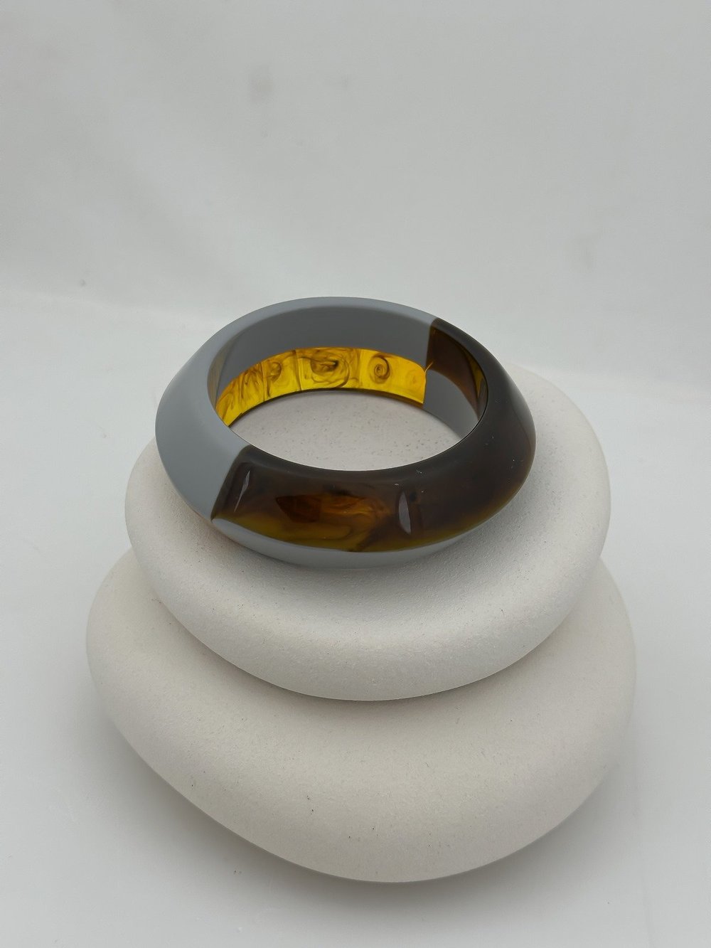 Gri Kahve Renkli Kemik Model İki Renk Kelepçe Bileklik (6.5 Cm)