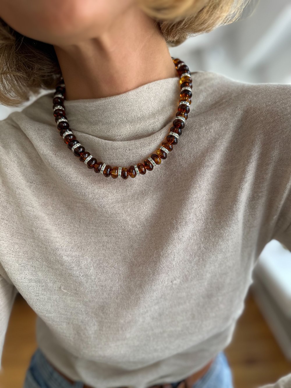 Gümüş Biye Detay Kahverengi Boncuk Sıralı Kolye (49 Cm)