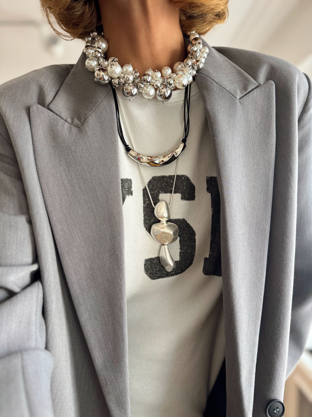 Gümüş Büyüklü Küçüklü İnci ve Topçuk Model Tasarım Kolye Kombini