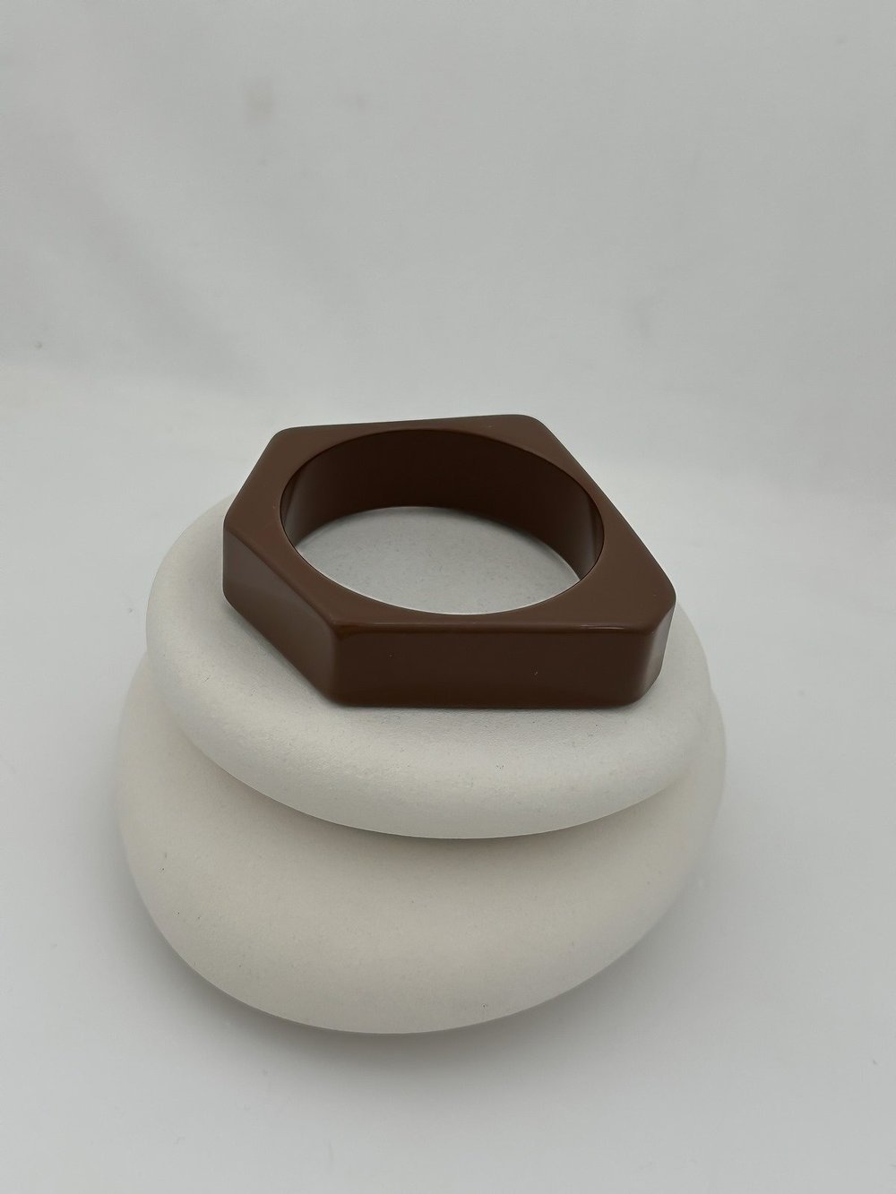 Kahve Renk Kemik Model Asimetrik Kelepçe Bileklik (6.6 Cm)