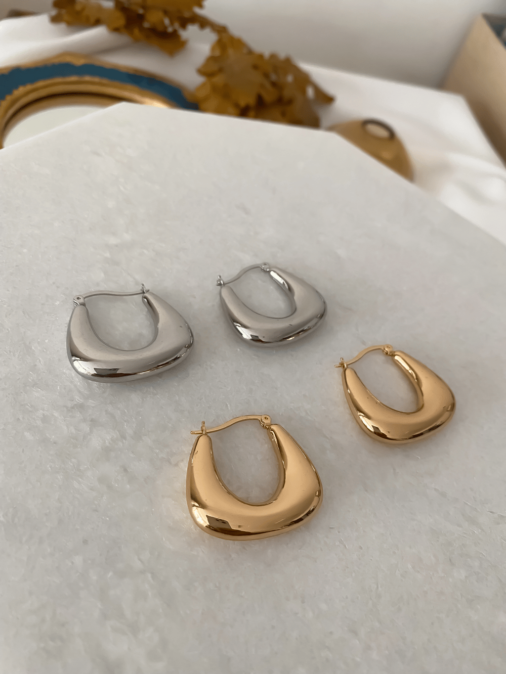 Oval Alttan Bombeli Gold Halka Küpe