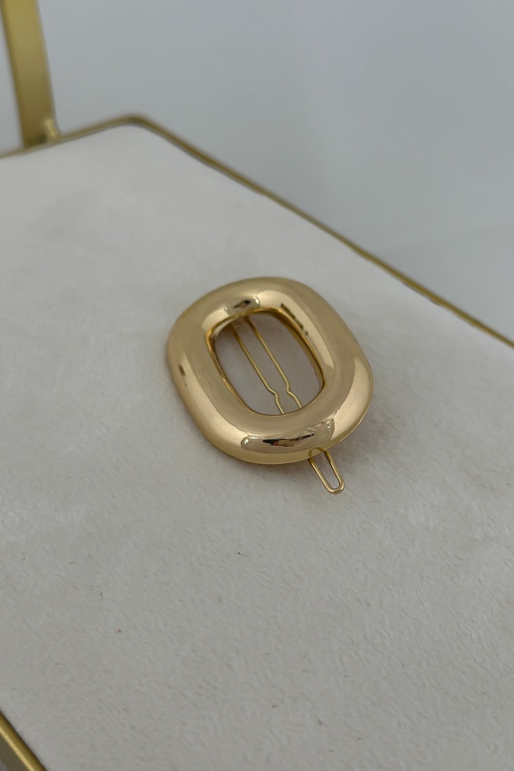 Oval Bombeli Klipsli Toka.