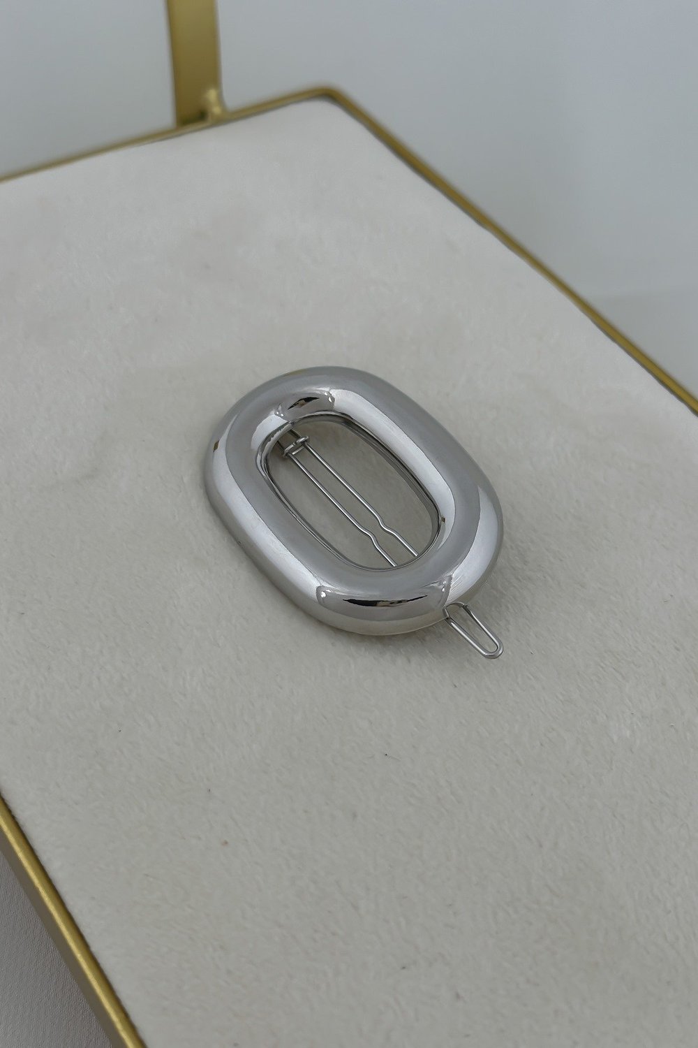 Oval Bombeli Klipsli Toka.