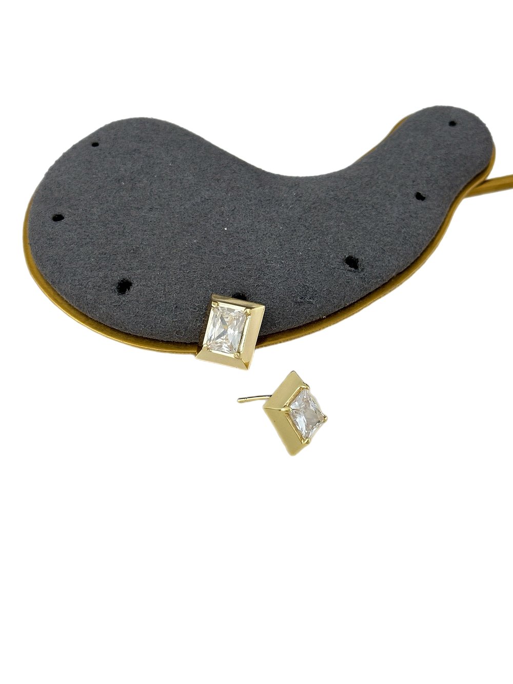Özel Seri Gold Plaka Çerçeve Baget Kesme Zirkon Taşlı Küpe