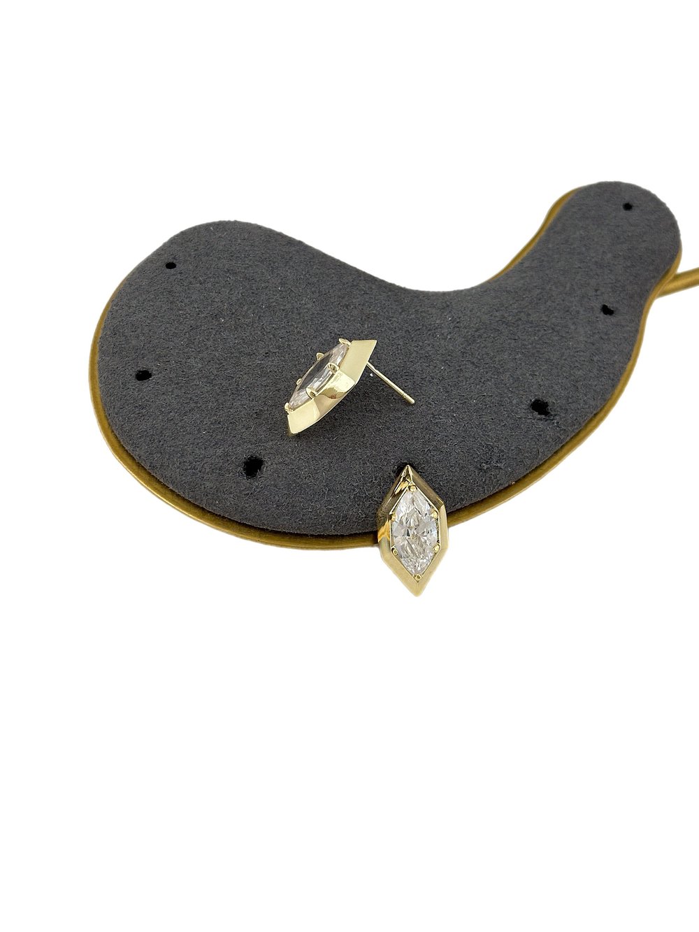 Özel Seri Gold Plaka Çerçeve Markiz Kesme Zirkon Taşlı Küpe