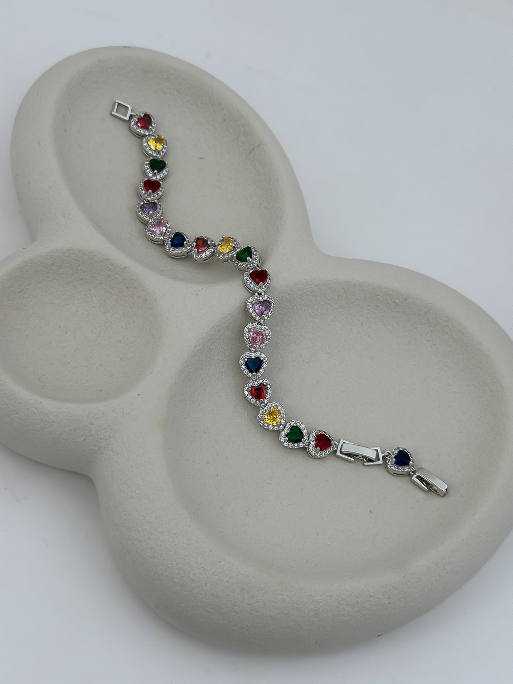 Özel Seri Gümüş Renk Renkli Taşlı Kalp Figür Sıralı Bileklik (20 Cm)