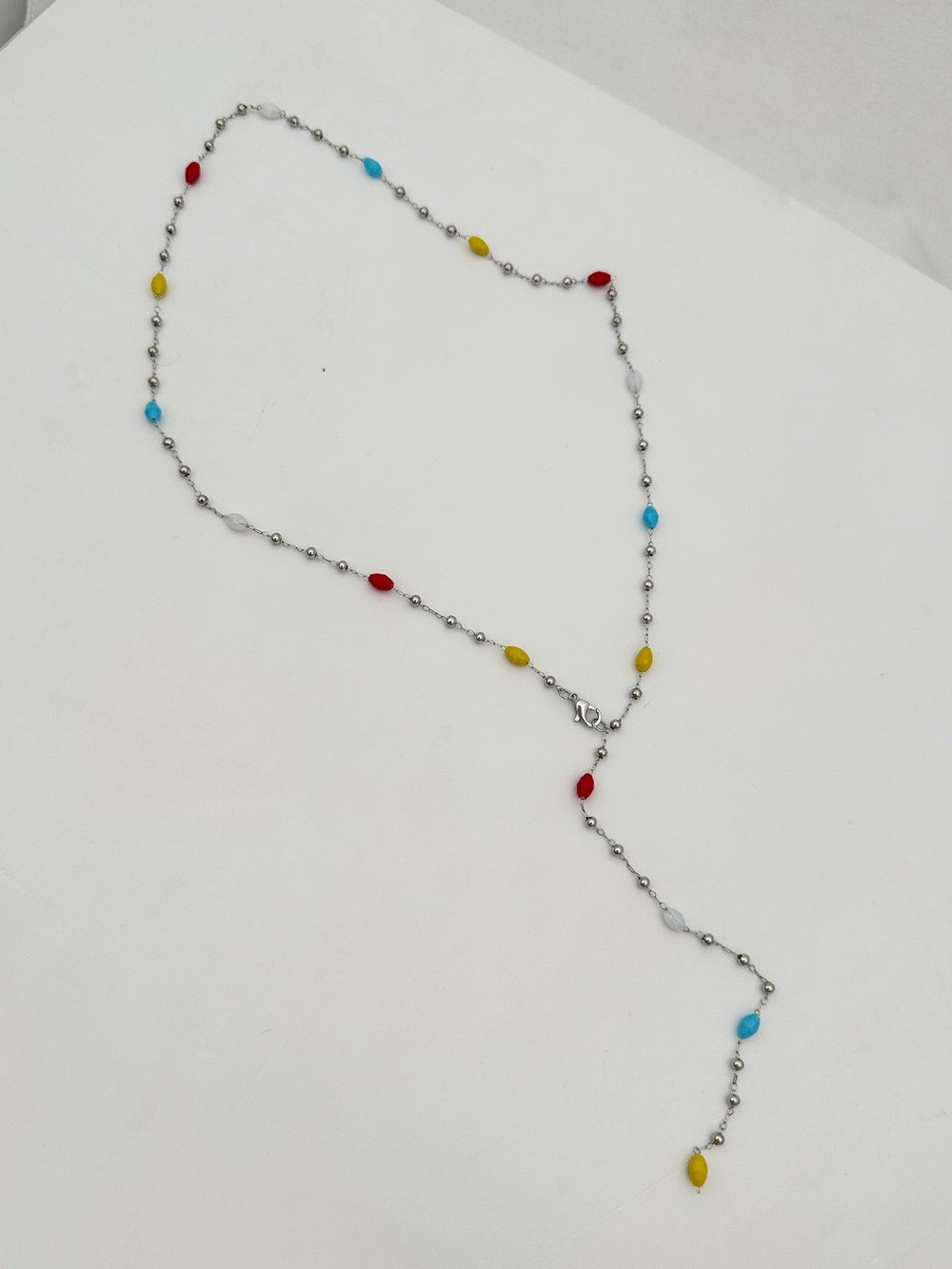 Özel Seri Gümüş Topçuk Detay Oval Renkli Boncuk Sıralı Y Model Dekolte Kolye (66cm)