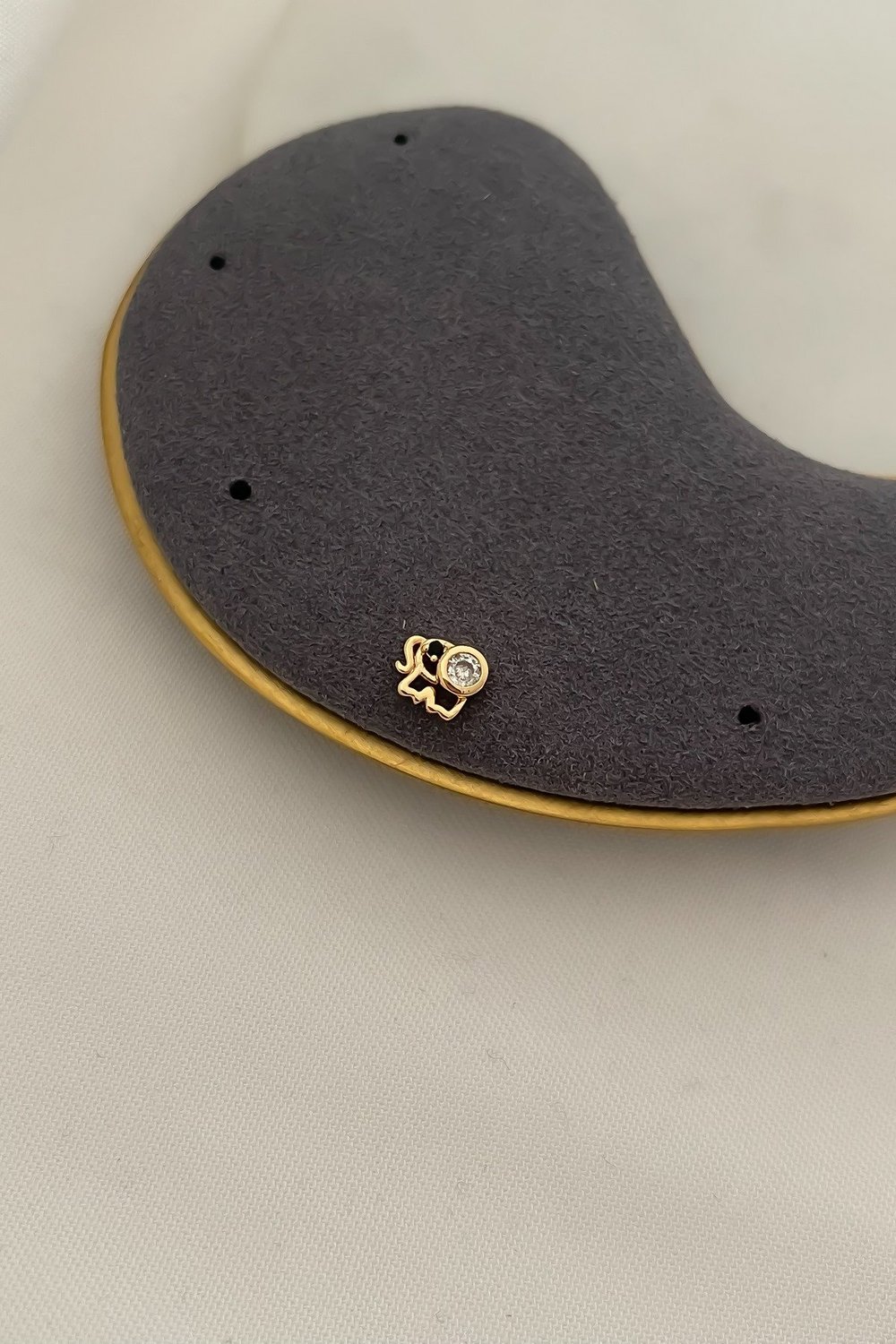 Özel Seri Siyah Göz Zirkon Taş Detay Minimal Fil Figür Piercing