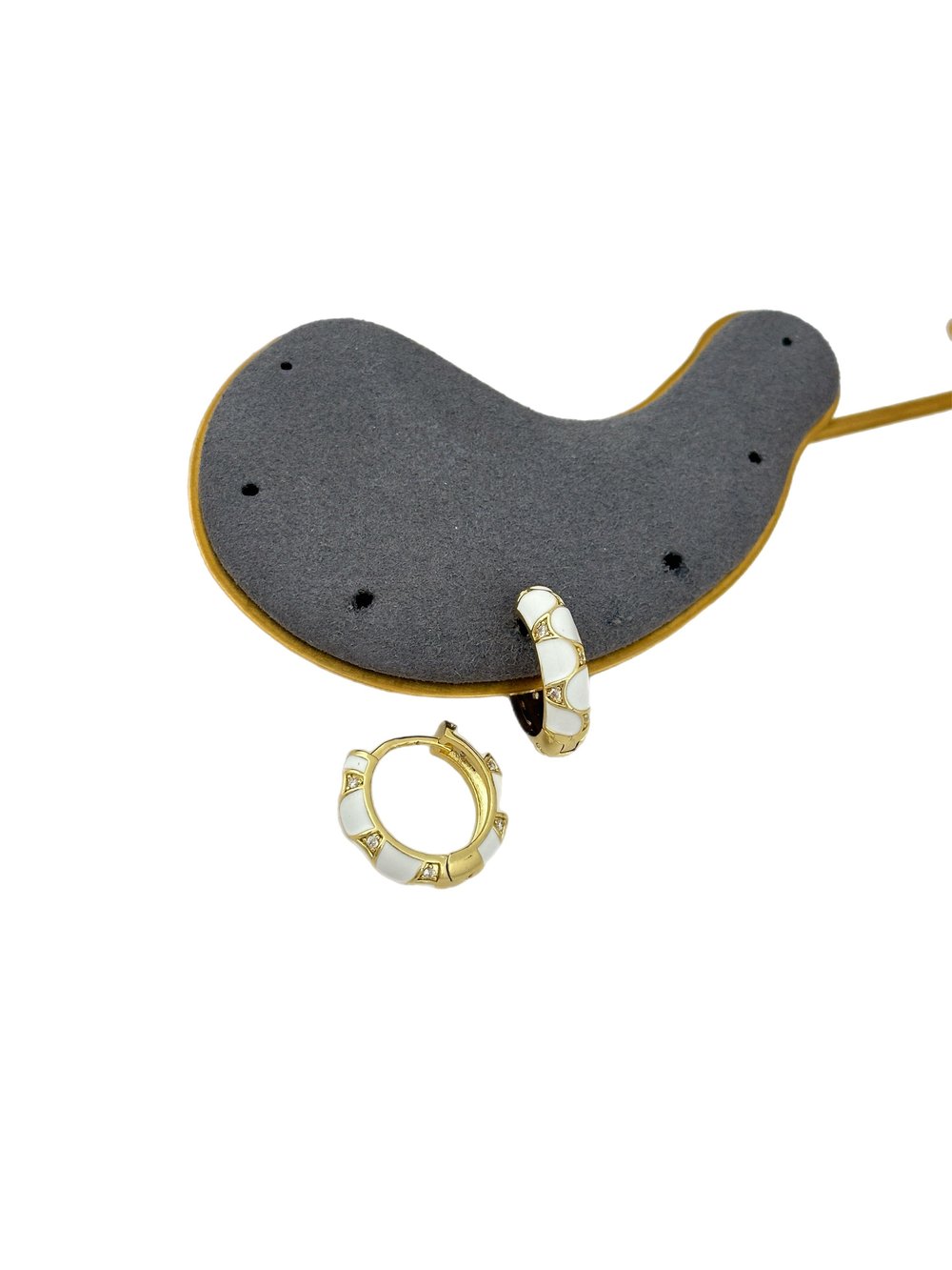 Özel Seri Zirkon Taş Detay Beyaz Mineli Halka Küpe ( İç Çap : 1.5 Cm )