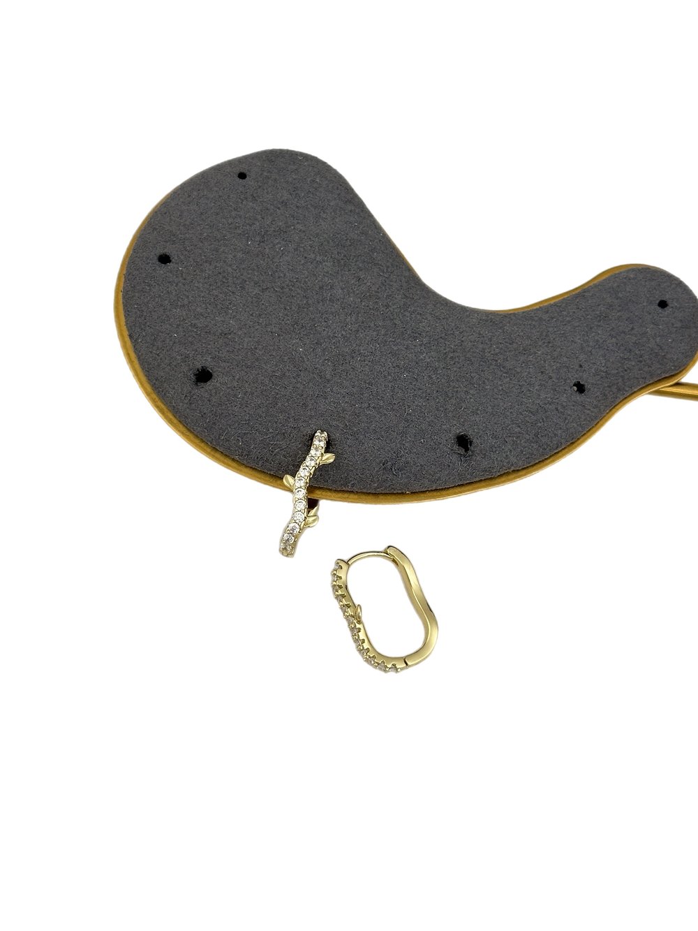 Özel Seri Zirkon Taşlı Sarmaşık Model Oval Halka Küpe