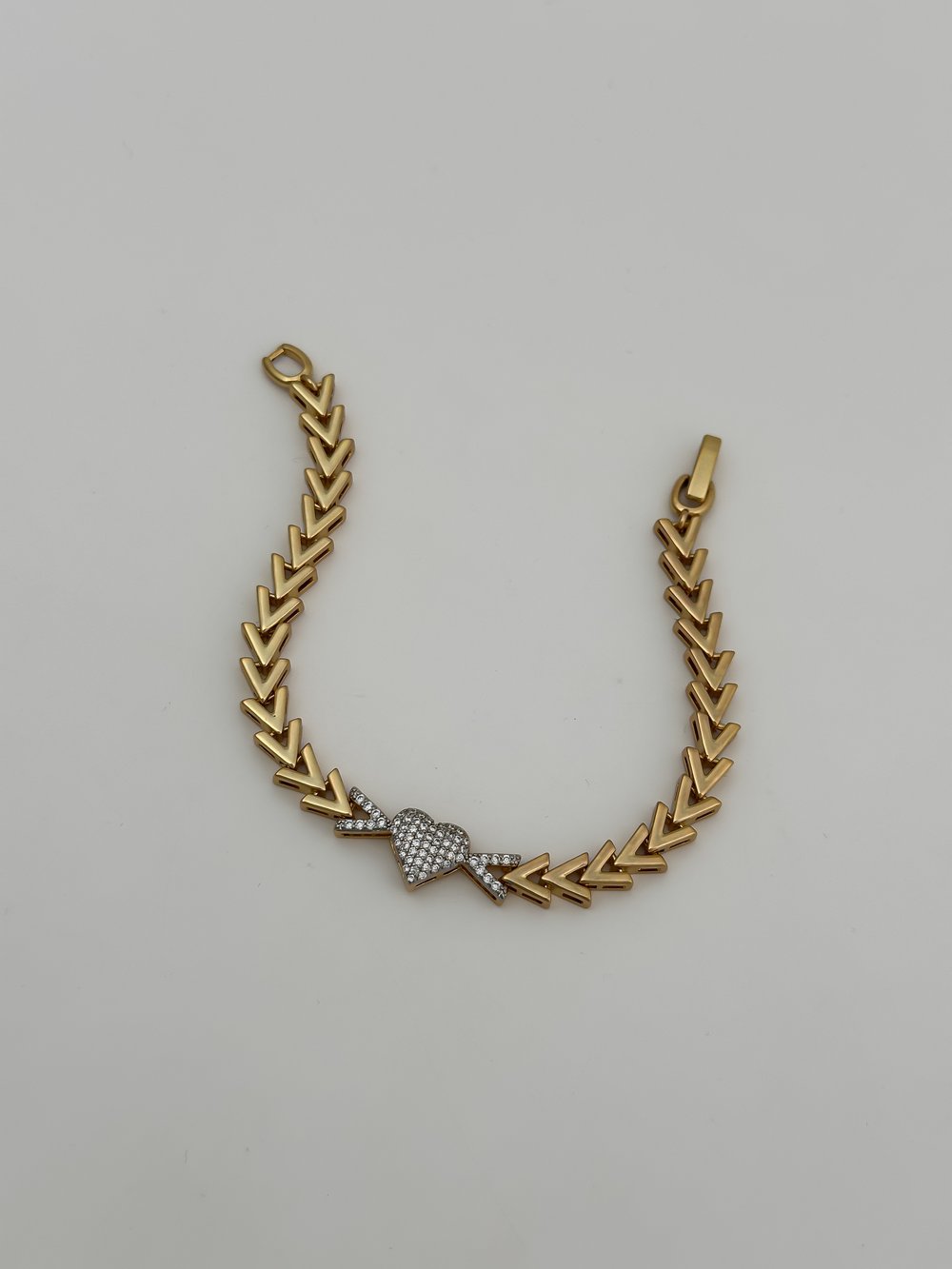 Özel Seri Zirkon Taşlı V Model Figür Bileklik ( 18 Cm ).