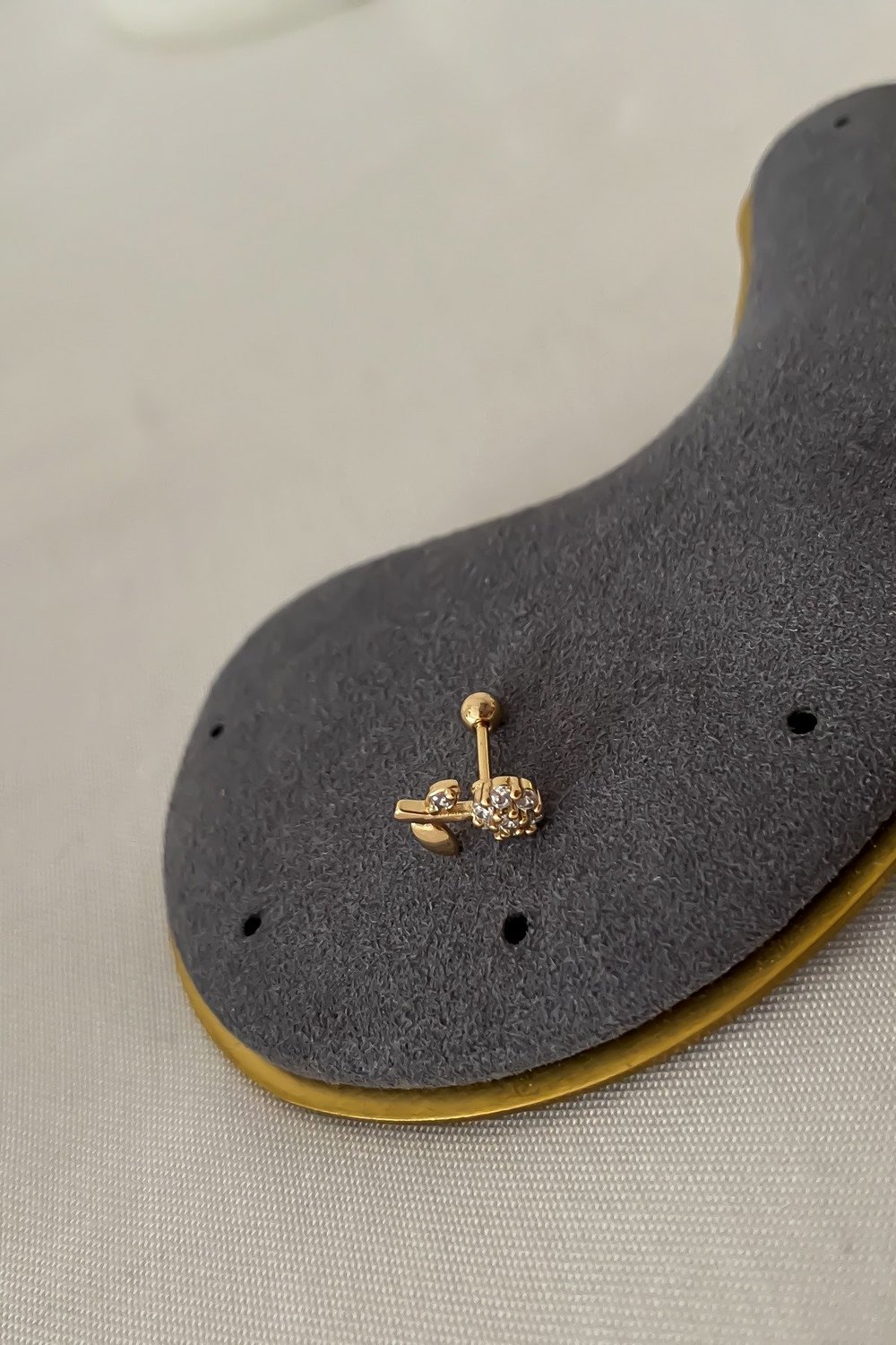 Özel Seri Zirkon Taşlı Yapraklı Çiçek Piercing