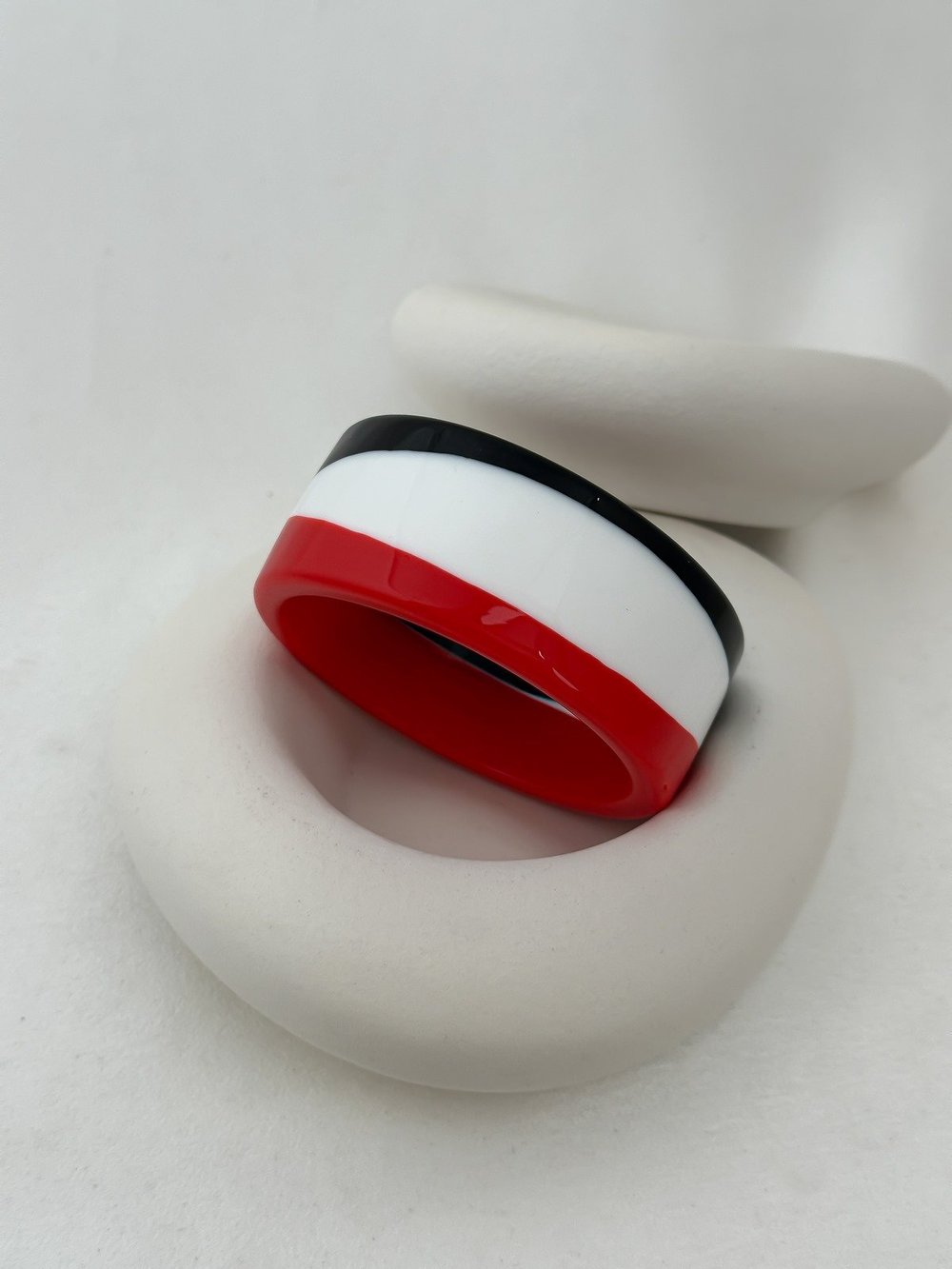Üç Renkli Kırmızı Detay Kalın Kemik Model Bileklik (İç Çap:6.5cm)