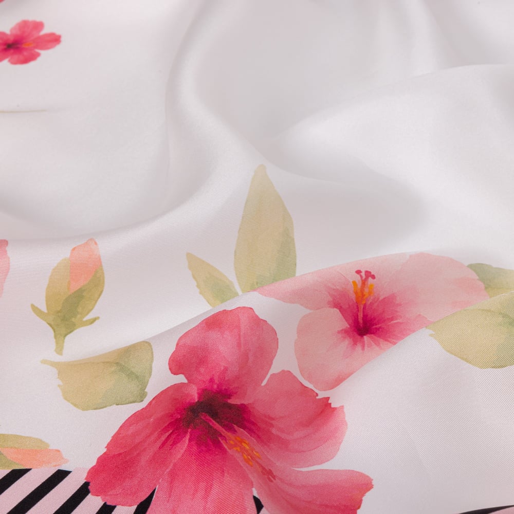 Ada Çiçeği Desen İpek Twill Çocuk Eşarbı