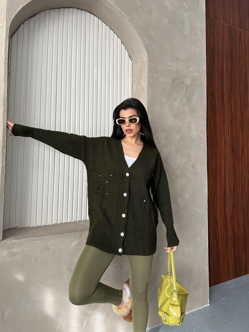 Kristal Düğme Ve Süzene Detaylı Triko Hırka Oversize Haki