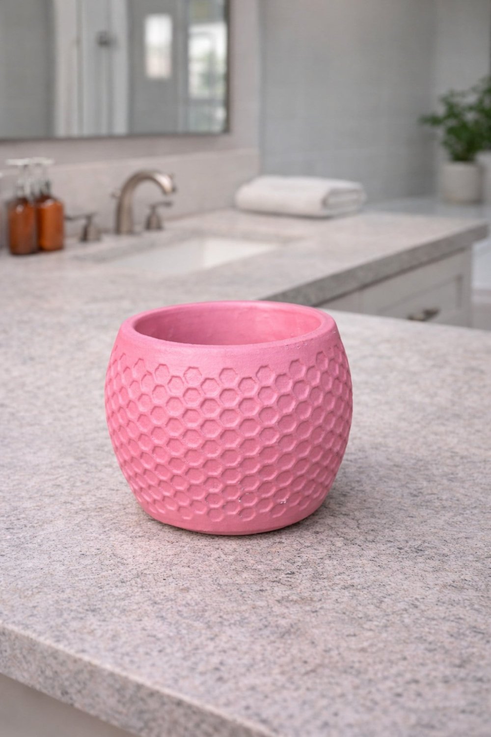 Honeycomb Desenli Pembe Saksı