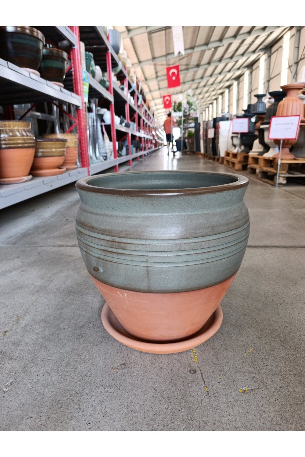 Tabaklı 60 Litre Eskitme Detaylı Taş Saksı