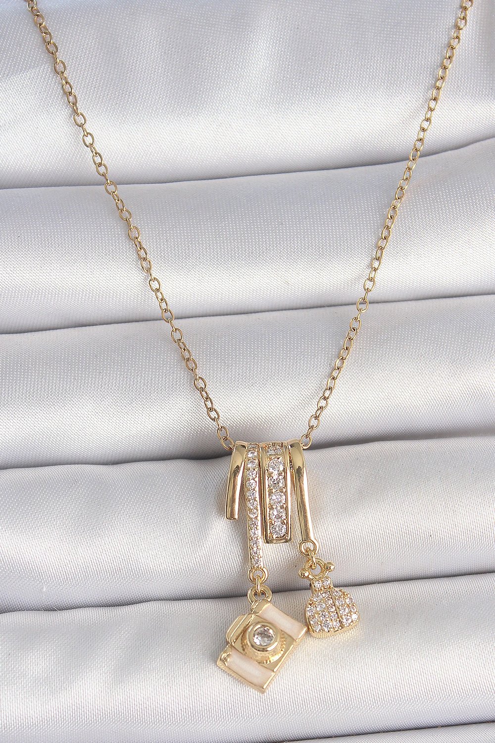 316L Çelik Gold Renk Zirkon Taşlı Sallantı Fotoğraf Makinası Figür Charm Kadın Kolye
