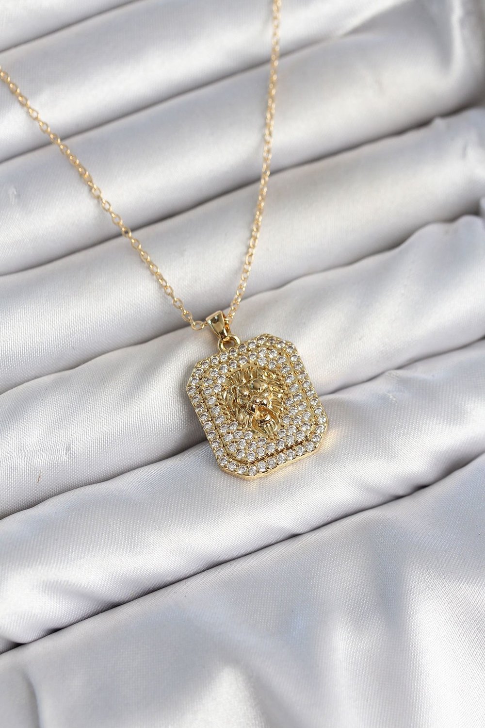 316L Çelik Zincir Gold Aslan Madalyon Model Zirkon Taşlı Kadın Kolye